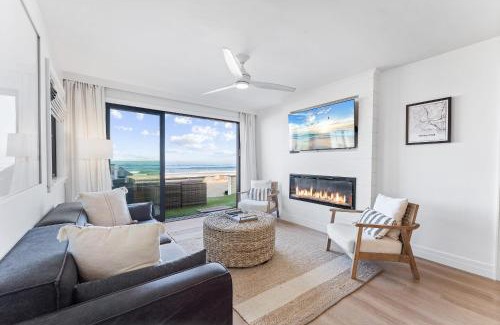 Mission Beach House | Luxury Ground S Oceanfront Unit with Boardwalk Lounge Firepit - AC