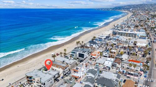 Mission Beach House | Luxury Ground S Oceanfront Unit with Boardwalk Lounge Firepit - AC