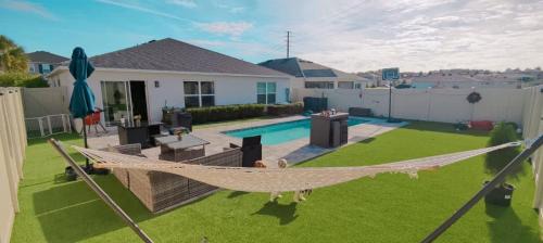 Clermont House | Luxury Groveland Villa with Pool, Grill & Office