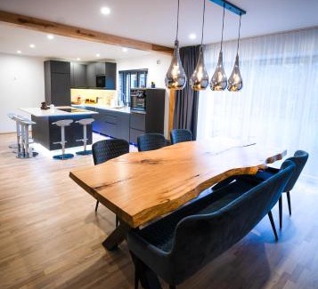 Valmiera House | Luxury Guest House - Hot Tub & Sauna
