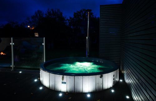 Valmiera House | Luxury Guest House - Hot Tub & Sauna