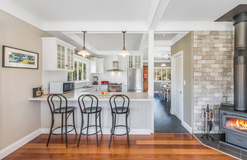 Moreton Bay Region House | Luxury Hamptons Style Country House on 40 Picturesque Acres | Free Netflix
