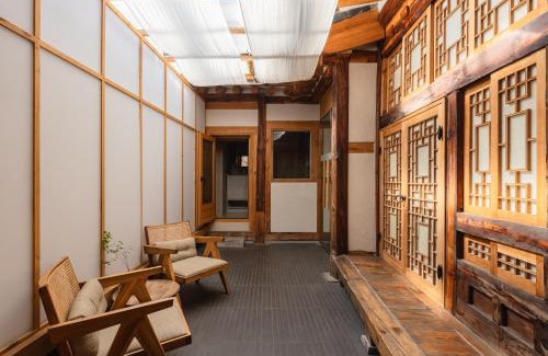 Jongno Villa | Luxury Hanok Bliss Cottage