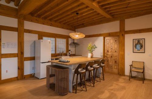 Gimpo Apartment | Luxury Hanok Blue Serenity