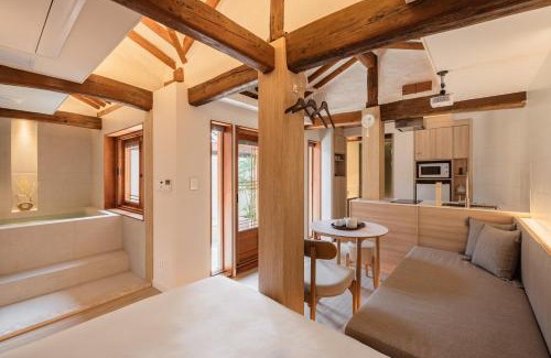 Gahoe-dong Apartment | Luxury Hanok Cottage Lunar