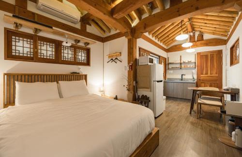 Samcheong-dong Villa | Luxury Hanok Cottage Nest