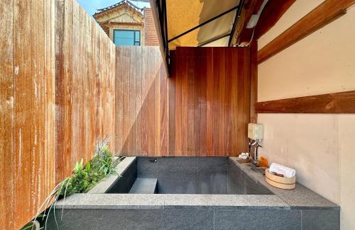 Samcheong-dong Villa | Luxury Hanok Cottage Nest