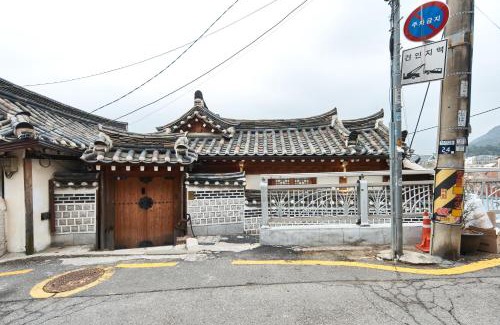 Samcheong-dong Villa | Luxury Hanok Cottage Nest