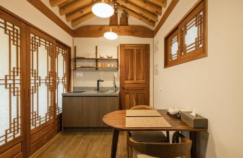 Samcheong-dong Villa | Luxury Hanok Cottage Nest