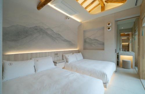 Samcheong-dong Villa | Luxury Hanok Stay Danji
