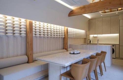Samcheong-dong Villa | Luxury Hanok Stay Danji