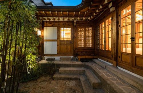Gahoe-dong Villa | Luxury Hanok Stay Onyou