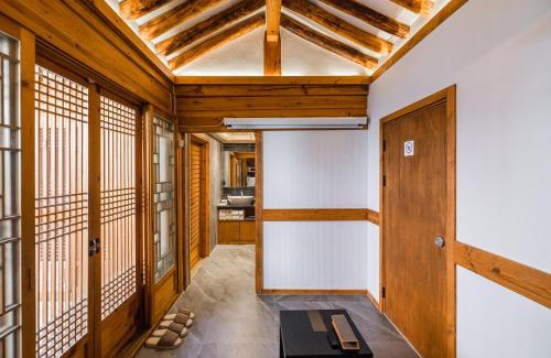Gahoe-dong Villa | Luxury Hanok Warm Nest Retreat