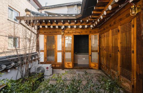 Gahoe-dong Villa | Luxury Hanok Warm Nest Retreat