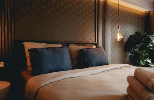 Medemblik Apartment | Luxury Harbour Apartment with Sauna and Jacuzzi