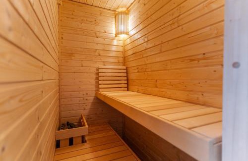 Medemblik Apartment | Luxury Harbour Apartment with Sauna and Jacuzzi