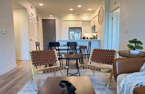 Santa Ana Apartment | Luxury Haven 10 Min From Disneyland With Pool & GYM