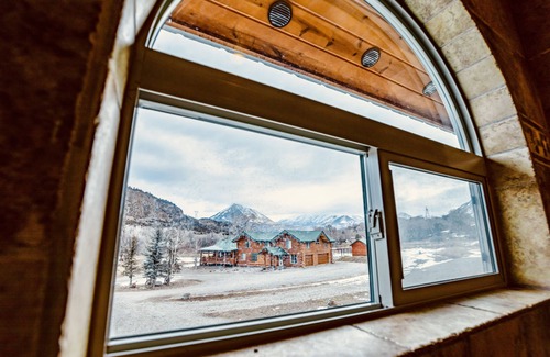 Crawford Apartment | Luxury HayLoft-High Speed WiFi
