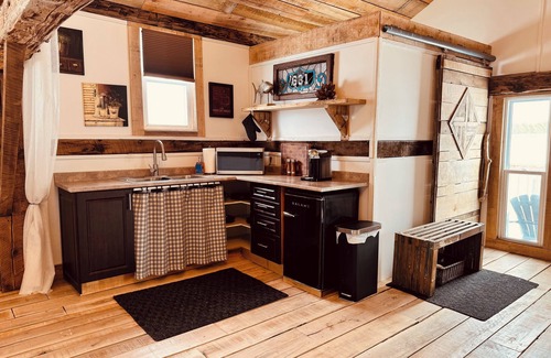 Delhi House | Luxury Hayloft retreat close to Turkey Point and Port Dover