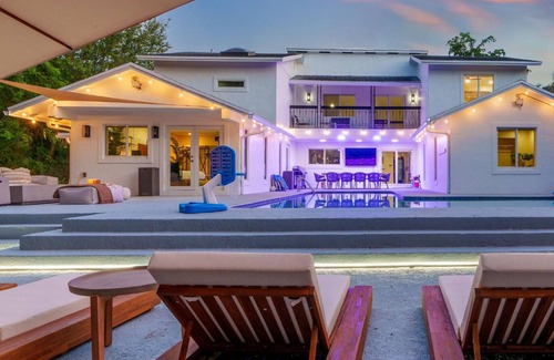 River Oaks Villa | Luxury Heated Huge Pool Gameroom Designer Villa