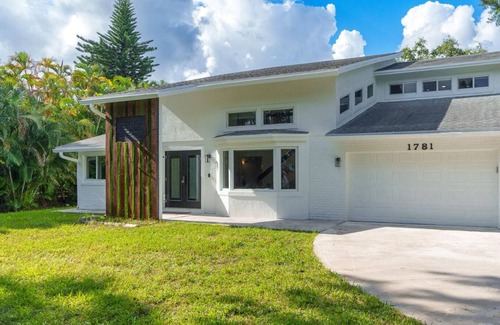River Oaks Villa | Luxury Heated Huge Pool Gameroom Designer Villa