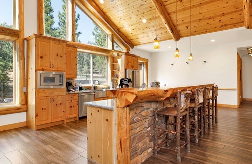 Evergreen Estates Cabin | Luxury Heavenly Lodge Big Bear~ Hot Tub + Pool Table