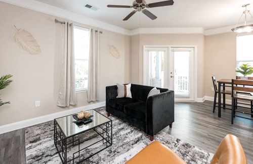 Morrisville Apartment | LUXURY HIDDEN GEM- MINUTES FROM RDU/ UNC /DUKE UNIVERSITY HOSPITAL l POOL