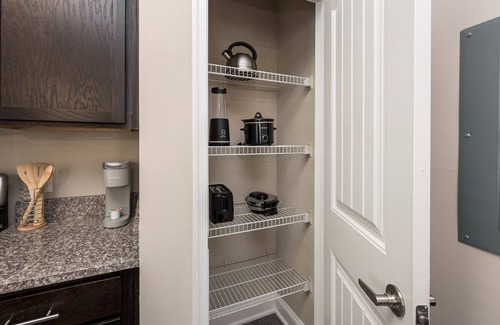 Morrisville Apartment | LUXURY HIDDEN GEM- MINUTES FROM RDU/ UNC /DUKE UNIVERSITY HOSPITAL l POOL