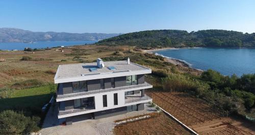 Lumbarda Apartment | Luxury Hidden Oasis - Greca