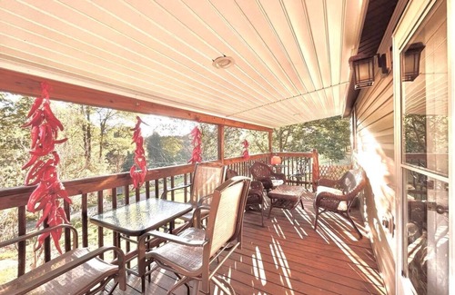 Spring Church House | Luxury Hideaway at Serenity Acres