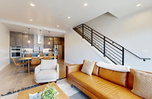 Hideout House | Luxury Hideout Overlook