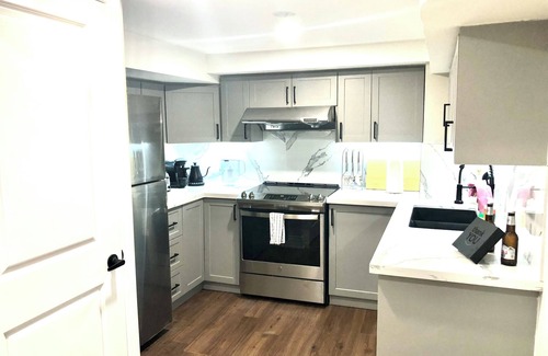East Credit House | Luxury high rated guest apartment close to all attractions and Airport