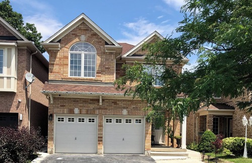 East Credit House | Luxury high rated guest apartment close to all attractions and Airport