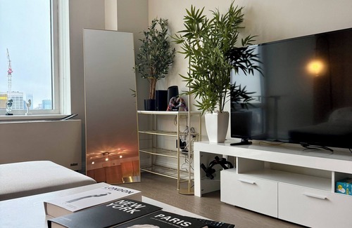 Koreatown Apartment | Luxury High Rise Apt - Unbeatable skyline view