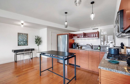Corbett - Terwilliger - Lair Hill Condo | Luxury high rise condo with river and mountain views, walk to OHSU