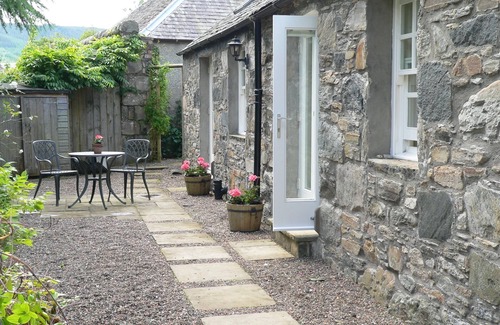 Aberfeldy Cottage | Luxury Highland Escape for Two at Burn Cottage
