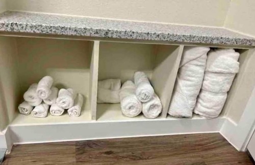 Conroe Apartment | Luxury Highrise Near Lake Conroe