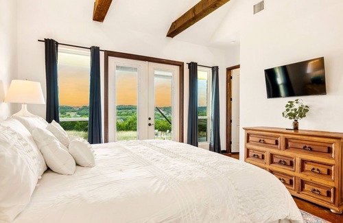 Spring Branch House | Luxury Hilltop Country Retreat