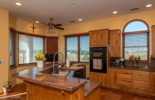 Elgin House | Luxury hilltop home with great views in the heart of wine country