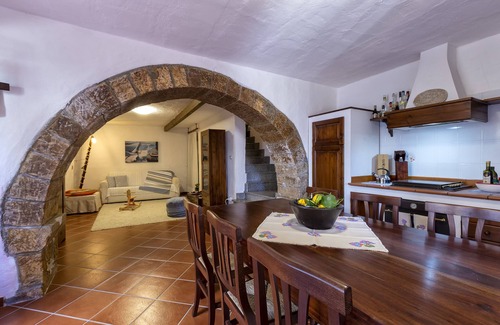 Castelsardo House | LUXURY HISTORIC HOUSE & EXCLUSIVE TERRACE. Live the Village, Live on the Sea!