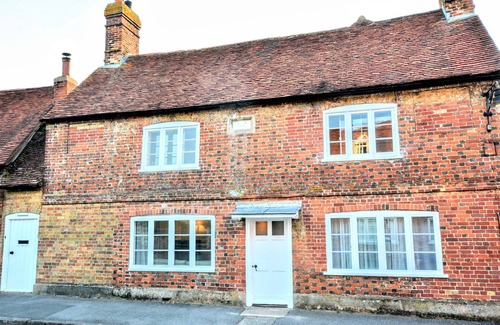 New Forest District House | Luxury Historic House/Wood Burning Stove/Wifi/Parking/Parking/Pet Friendly