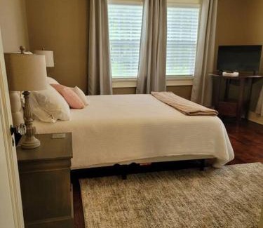 Knoxville House | Luxury Historic North Hills Home