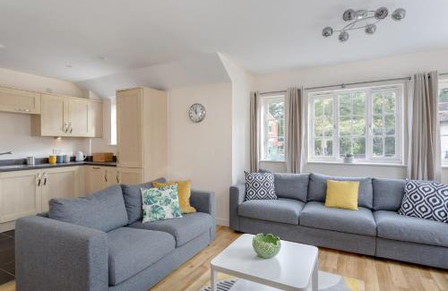 Hitchin Apartment | Luxury Hitchin Apartment, Great Town Centre Location - With Parking