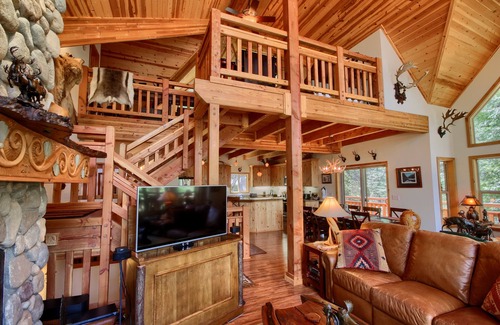 Yosemite National Park House | Luxury home inside Yosemite gates and only minutes from valley floor