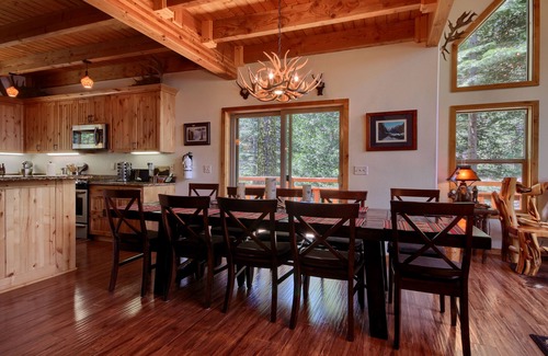 Yosemite National Park House | Luxury home inside Yosemite gates and only minutes from valley floor