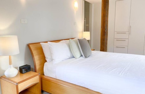 Sullivan's Cove Apartment | Luxury Hobart Waterfront Apartment with views!