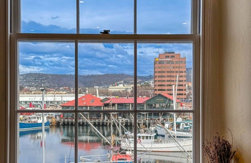 Sullivan's Cove Apartment | Luxury Hobart Waterfront Apartment