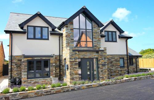 St Merryn House | Luxury holiday home with HOT TUB