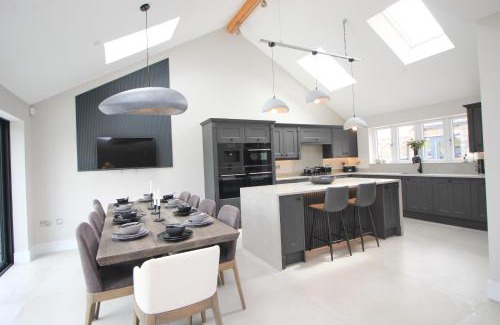 St Merryn House | Luxury holiday home with HOT TUB