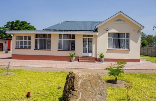 Harare House | Luxury Holiday Home in Harare 10mins from airport